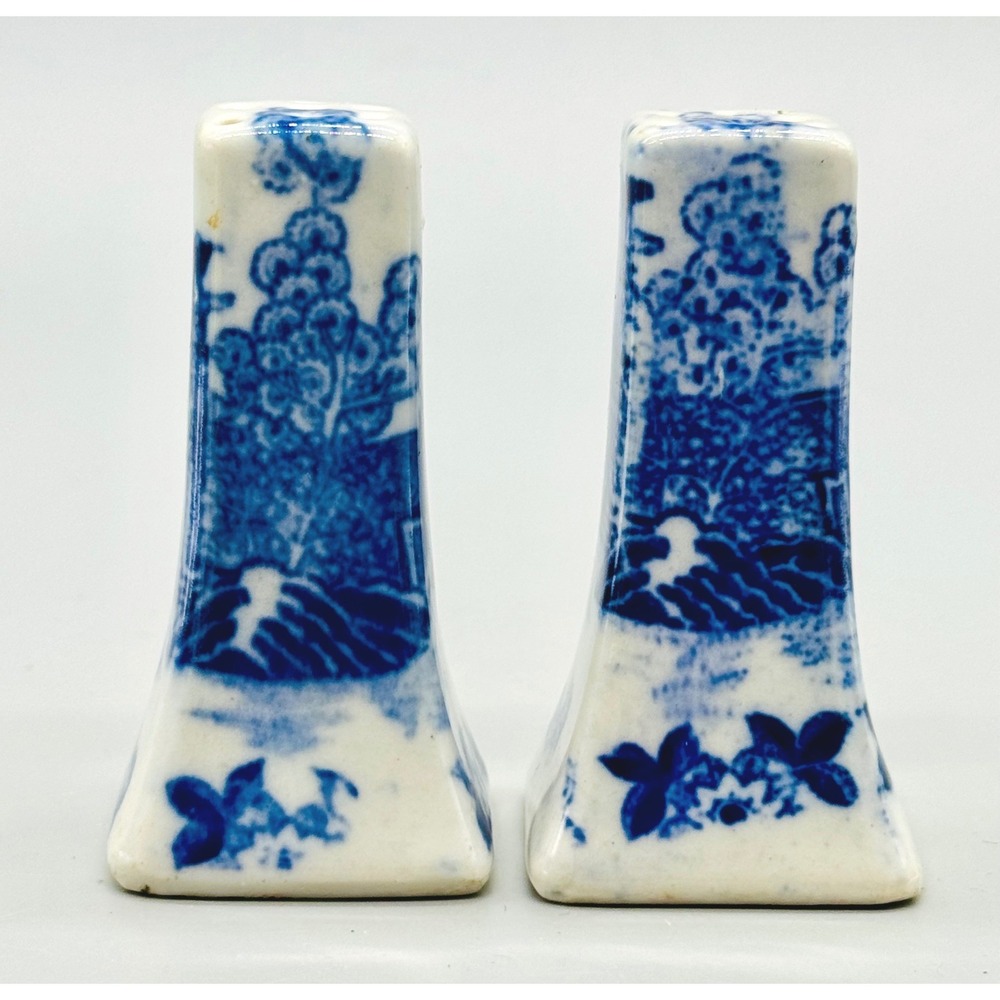 House of Blue Willow Square Base Salt Pepper Shakers Ceramic Japan Vintage